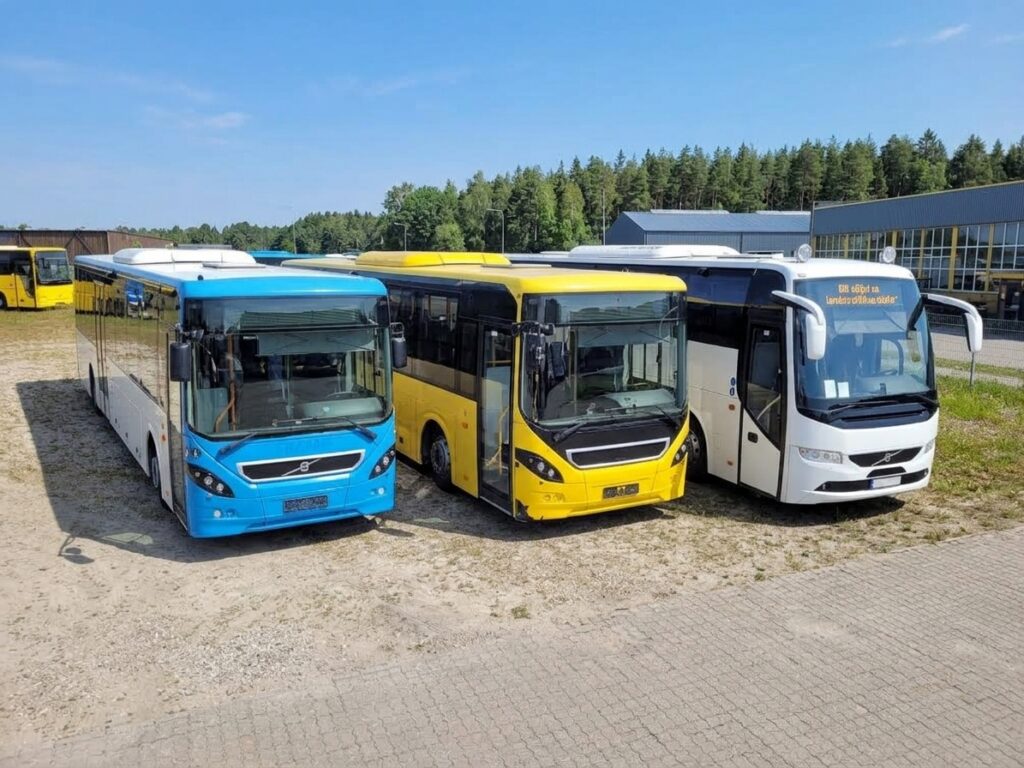 Kasutatud reisi- ja linnaliinibussi tehniline kontroll enne ostmist P-Trucks platso peal.
